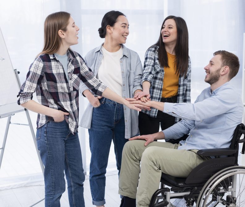 medium-shot-smiley-workers